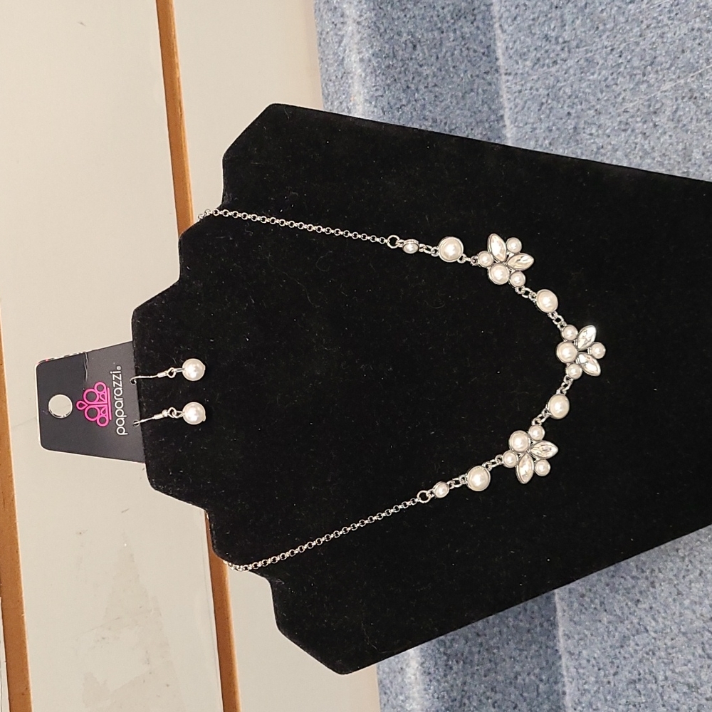 diamond flower link necklace